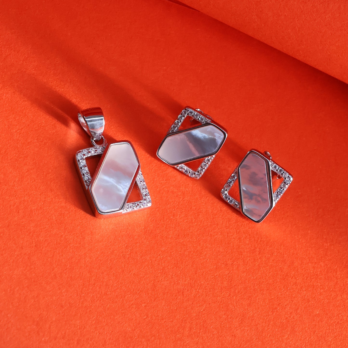 Sterling Silver Geometric Shell Pendant Set