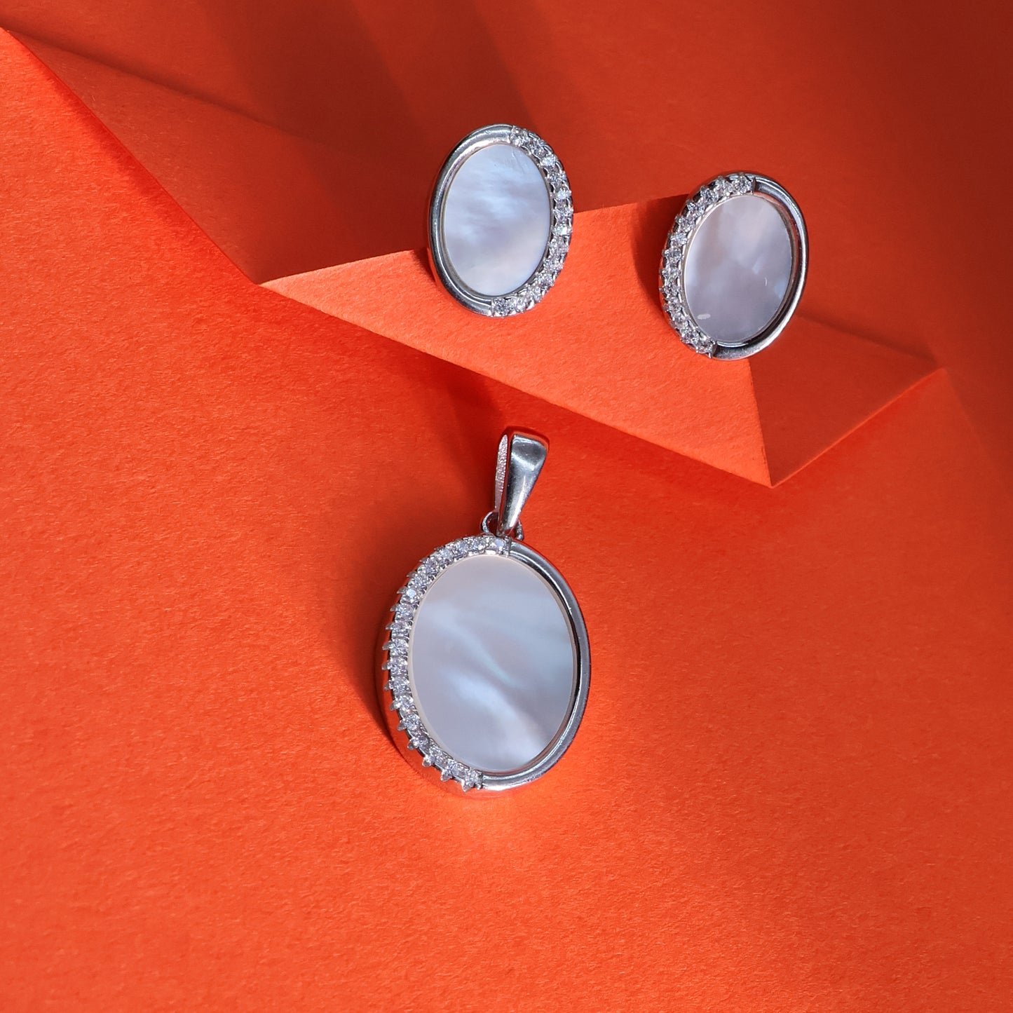 Sterling Silver Oval Shell Pendant Set