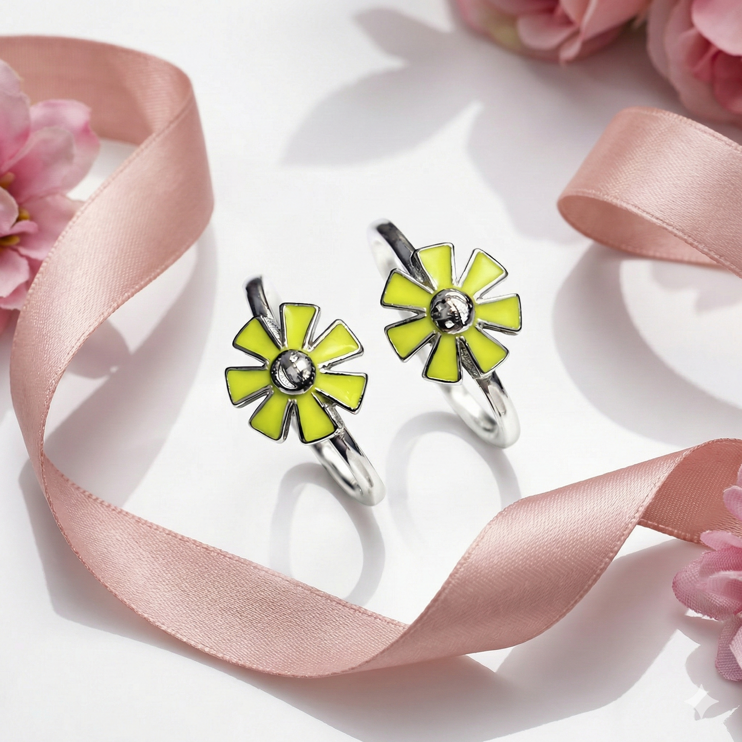 Lime Blossom Toe Rings