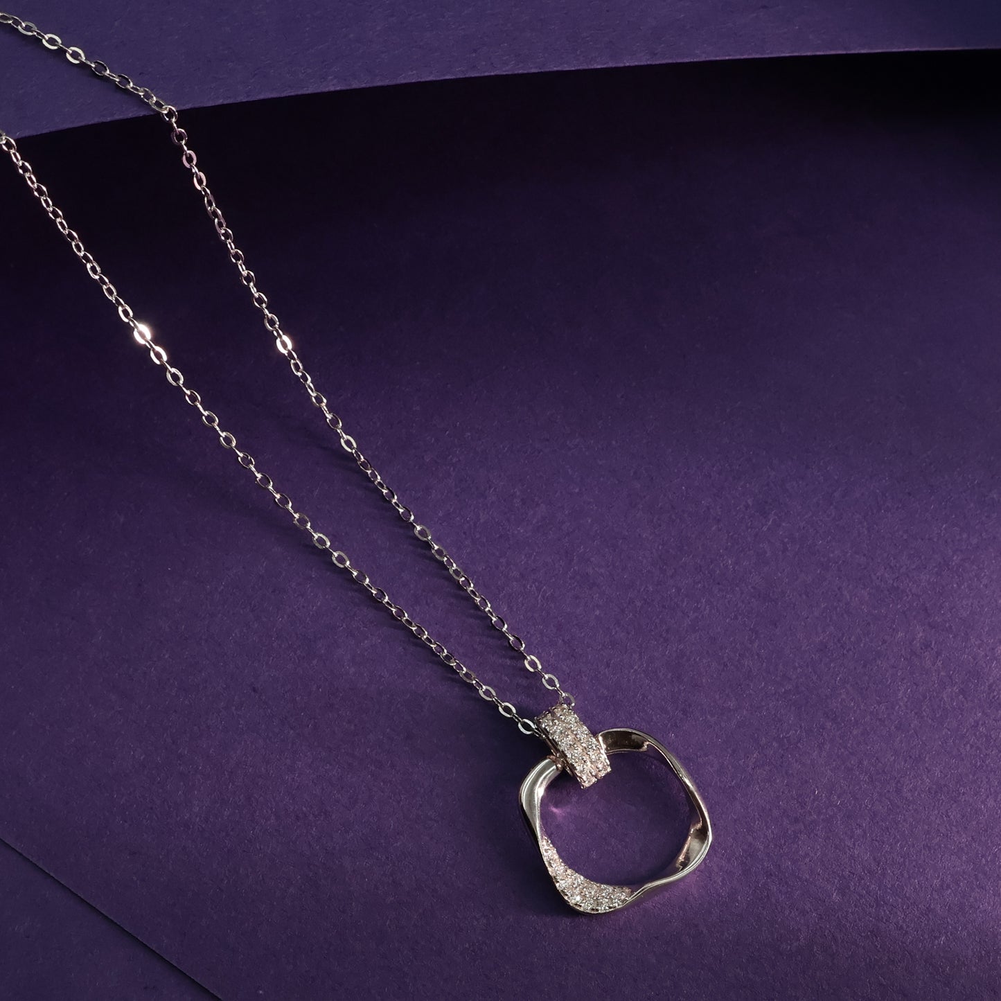 Wavy Harmony Chain Pendant